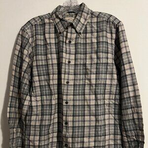 St. John’s Bay Classic Fit Light Gray, White, and Black Long Sleeve Flannel – si